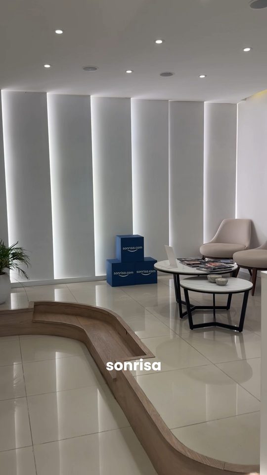 Embajador de Sonrisa cuenta su experiencia con alineadores invisibles