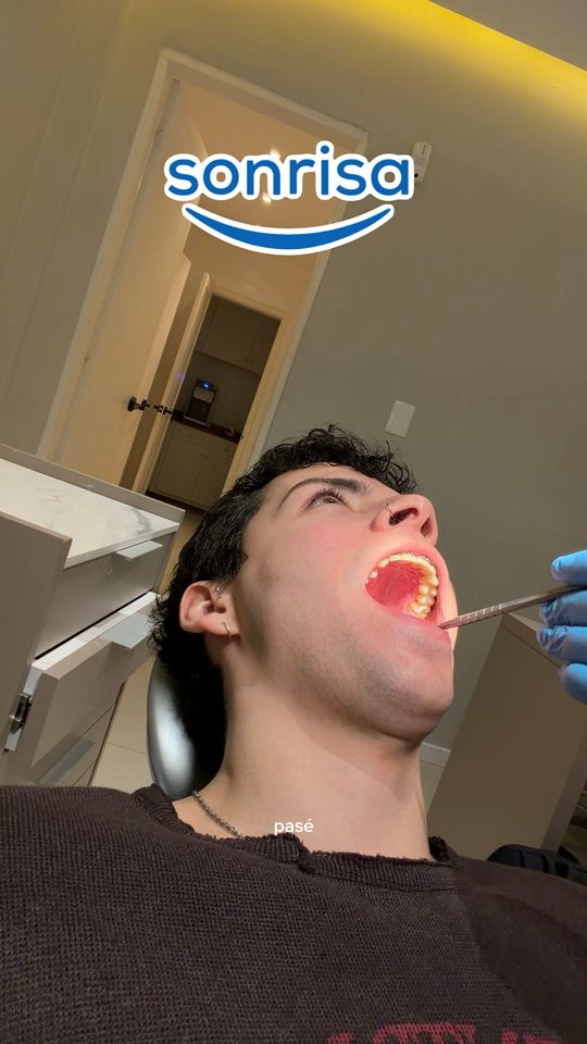 Embajador de Sonrisa cuenta su experiencia con alineadores invisibles
